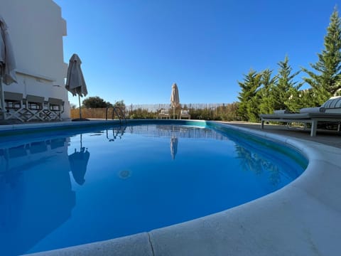 Day, Pool view, Swimming pool, sunbed