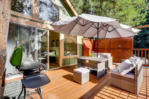 Redwoods Escape with Hot Tub Near Russian River! House in Guerneville