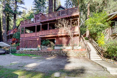 Redwoods Escape with Hot Tub Near Russian River! House in Guerneville