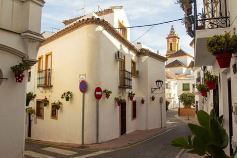 Property building, Day, Neighbourhood, Street view