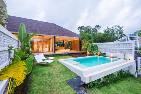 Property building, Day, Natural landscape, Garden, Garden view, Pool view, Swimming pool, sunbed