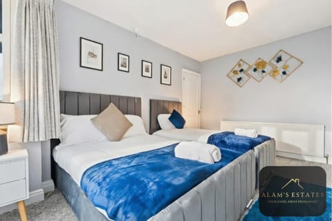 Roundhay Home 4-Bed with Free Parking WI-FI House in Leeds