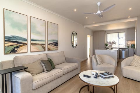 Living room, Decorative detail, Seating area