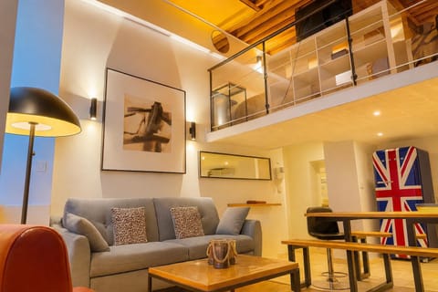 Living room, Seating area