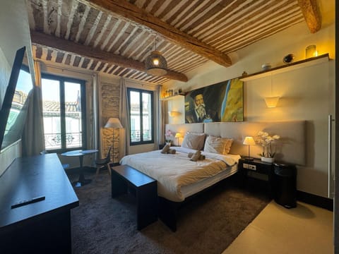 Bed, TV and multimedia, Photo of the whole room