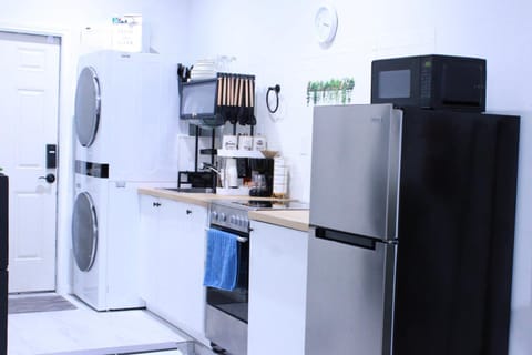 Kitchen or kitchenette, oven, stove, washing machine, dryer