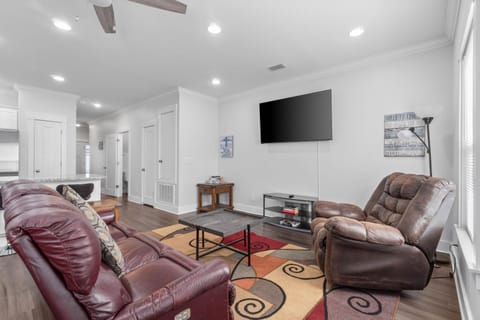 Seaside Serenity Pet Friendly Near Destin House in Wright