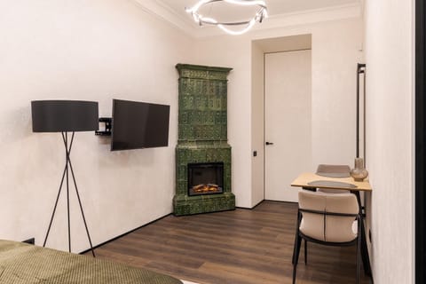 Communal lounge/ TV room, Bed, TV and multimedia, Photo of the whole room, Seating area, Dining area, Bedroom