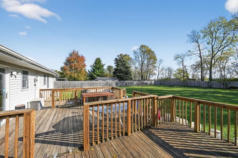 Cozy Retreat with Hot Tub in Peaceful Goshen home House in Indiana
