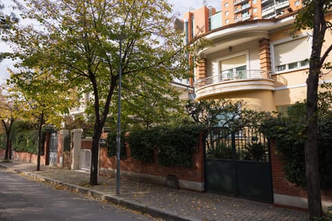 Property building, Street view