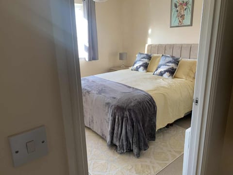 Stylish apartment sleeps 6 Apartment in Coventry