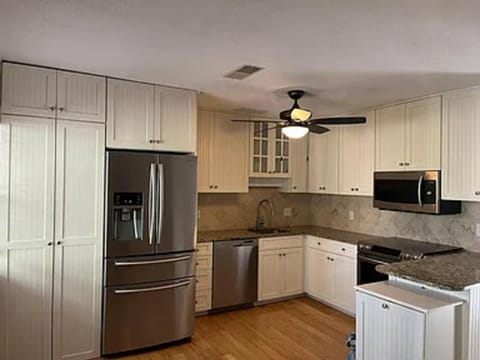 Charming 2-bedroom house with fitness room and AC in welcoming Buford House in Buford