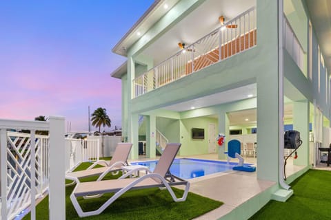 Aqua Verde Waterfront Gem Dock Game Room Villa in Marathon