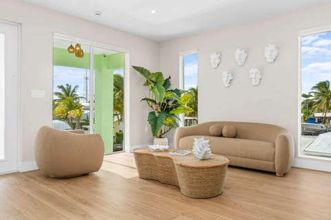 Aqua Verde Waterfront Gem Dock Game Room Villa in Marathon