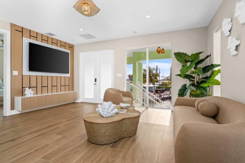 Aqua Verde Waterfront Gem Dock Game Room Villa in Marathon