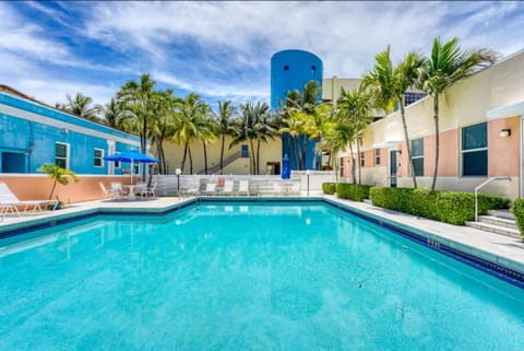 Property building, Day, Pool view, Swimming pool