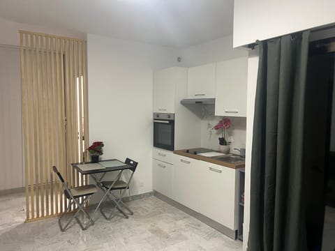 Grand studio prêt de la mer ! Apartment in Nice