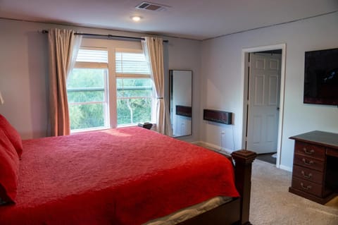 Jeneffer's Home Bed and Breakfast in Pasadena