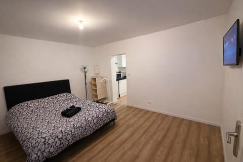 Kitchen or kitchenette, Bedroom