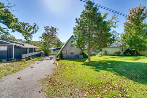 Private Dock and Outdoor Bar! Lakefront Tool A-Frame House in Tool