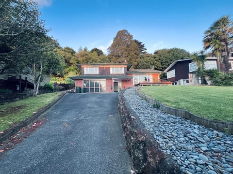 Quiet 3BR Family Home with Parking South Auckland House in Waikato