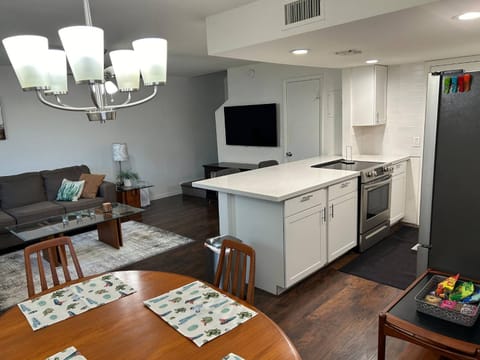 Kitchen or kitchenette, Living room
