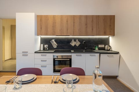 Kitchen or kitchenette, Dining area, dishwasher, oven, pet friendly, stove