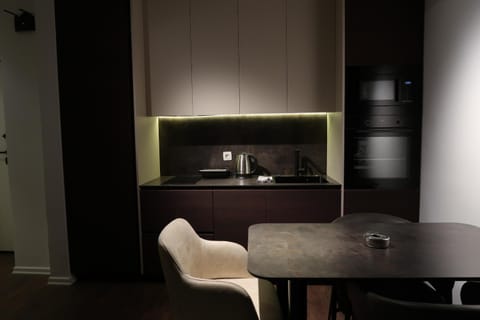 Coffee/tea facilities, Kitchen or kitchenette, Dining area