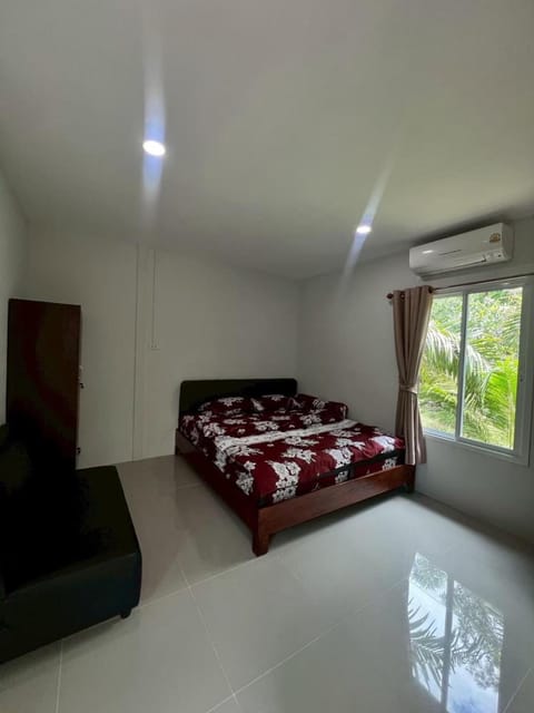 Palm tree garden house NinemintoAonangbeach House in Krabi Changwat