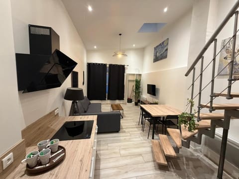 Duplex Moon x4 pers NEW - Gare Parilly Apartment in Lyon