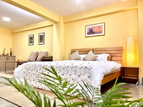 Bed, Seating area, Bedroom