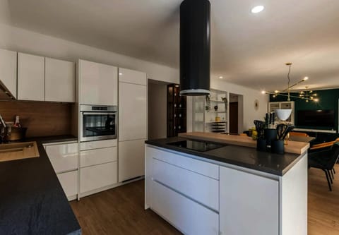 Kitchen or kitchenette, Dining area, dishwasher, oven, stove, toaster