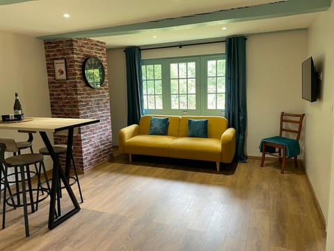 TV and multimedia, Seating area