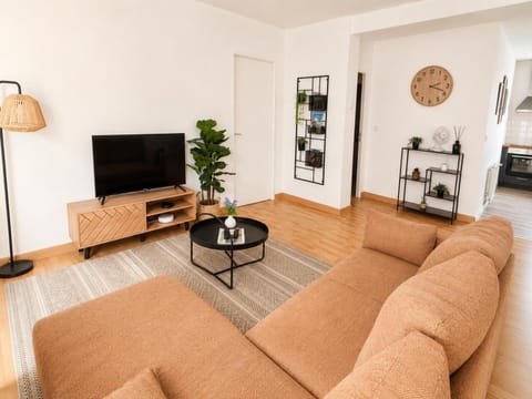 View (from property/room), Living room, Decorative detail, Seating area, Family, concierge, internet