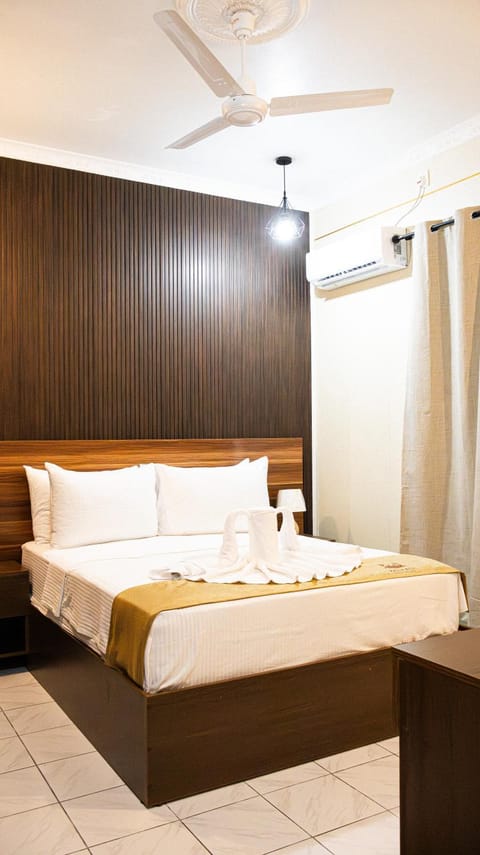 Bed, Photo of the whole room, Bedroom, air conditioner