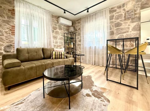Living room, Seating area, Dining area, air conditioner, air conditioner