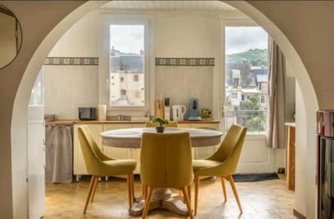 Coffee/tea facilities, Kitchen or kitchenette, Dining area
