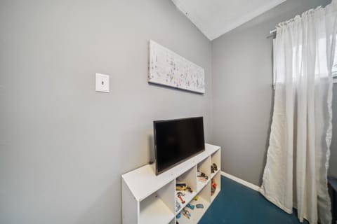 Blue Bayou Cozy in South Cleveland House in Cleveland Heights