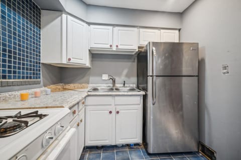 Blue Bayou Cozy in South Cleveland House in Cleveland Heights