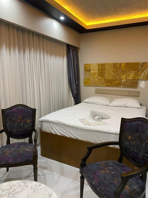 Bed, Photo of the whole room, Seating area, Bedroom, towels