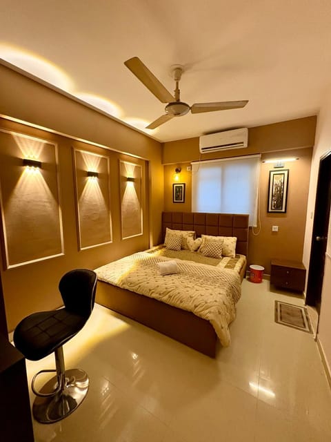 Bed, Photo of the whole room, Bedroom, wardrobe, air conditioner