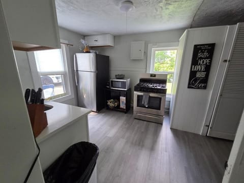 Great little house in Woodmere Beachwood Orange House in Beachwood