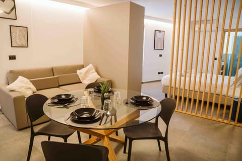 Seating area, Dining area