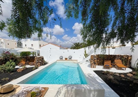 Garden, Garden view, Pool view, Swimming pool, Sunrise, Sunset, sunbed