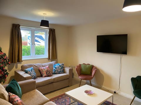 Communal lounge/ TV room, TV and multimedia, Living room, Seating area