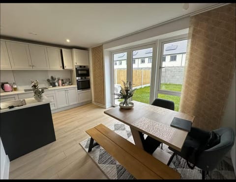 Kitchen or kitchenette, Dining area, stove, toaster