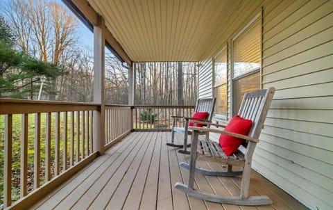 Lake Area 6BR Pet friendly home in Poconos - Your Pocono Retreat House in Coolbaugh Township