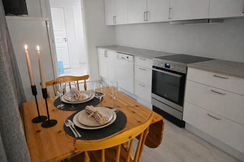 Breakfast, dishwasher, kitchen