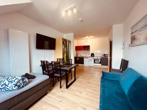Communal lounge/ TV room, Bed, TV and multimedia, Kitchen or kitchenette, Living room, Dining area, Evening entertainment, Bedroom