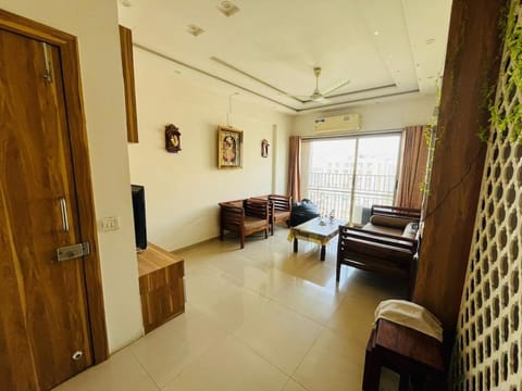 TV and multimedia, Living room, Seating area, air conditioner
